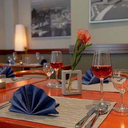 Essential Vahr Szálloda *